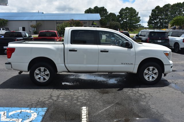 Used 2023 Nissan Titan SV RWD image 4