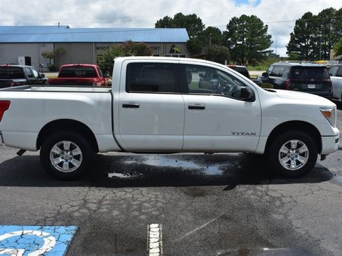 Used 2023 Nissan Titan SV RWD image 4