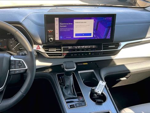 Used 2025 Toyota Sienna XLE w/ XLE Plus Package image 7