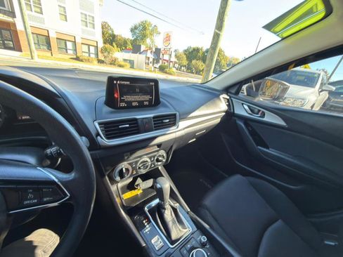 Used 2017 MAZDA MAZDA3 Sport image 19