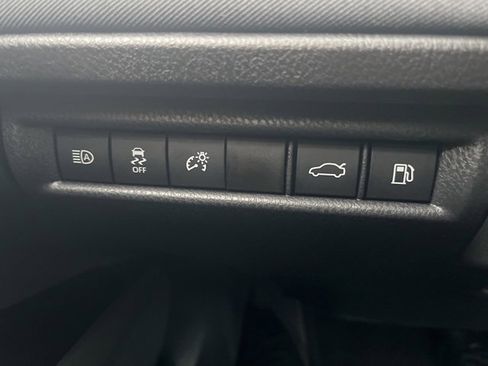 Used 2025 Toyota Camry LE image 9