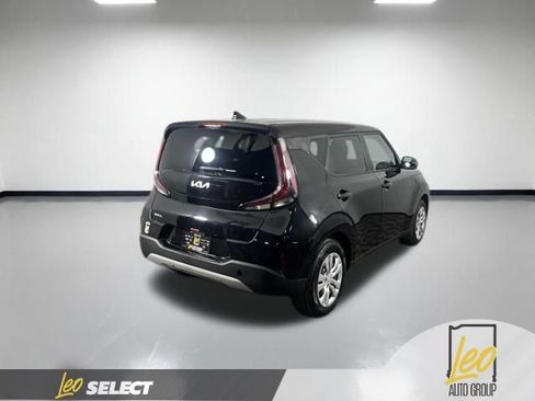 Used 2025 Kia Soul LX FWD image 5