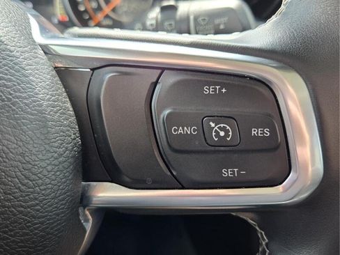 Certified 2018 Jeep Wrangler Unlimited Sahara AWD/4WD image 32