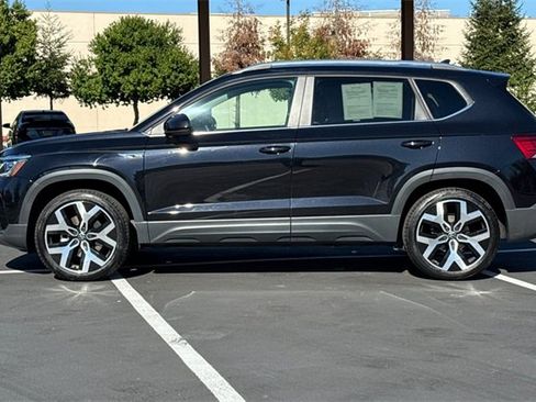 Used 2022 Volkswagen Taos SEL image 9