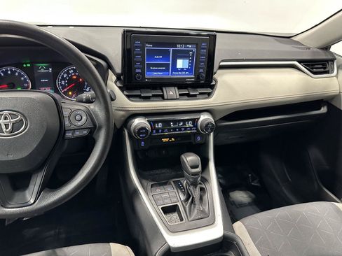Used 2021 Toyota RAV4 XLE AWD/4WD image 19