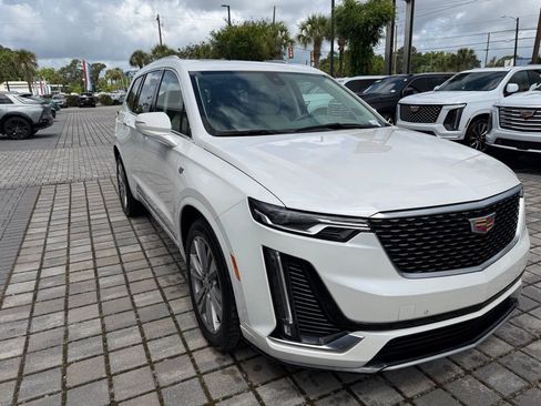 Used 2023 Cadillac XT6 Premium Luxury FWD image 4