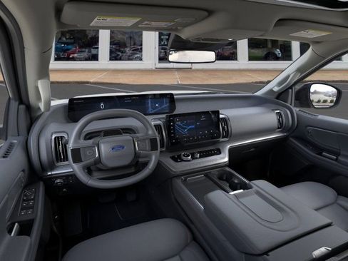 New 2026 Ford Expedition Active image 9