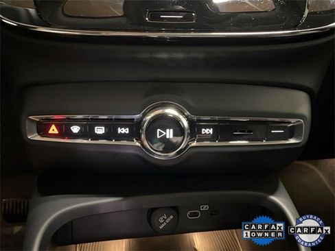 Used 2025 Volvo XC40 B5 Plus image 54