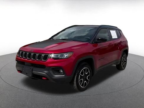 Used 2025 Jeep Compass Trailhawk AWD/4WD image 8