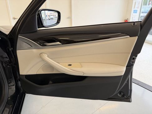 Used 2023 BMW 540i xDrive w/ Convenience Package image 48