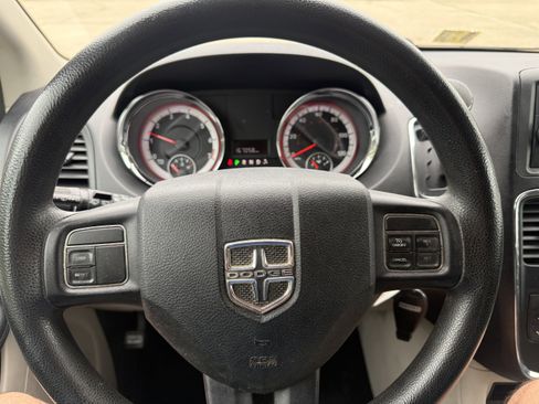 Used 2012 Dodge Grand Caravan SXT FWD image 14