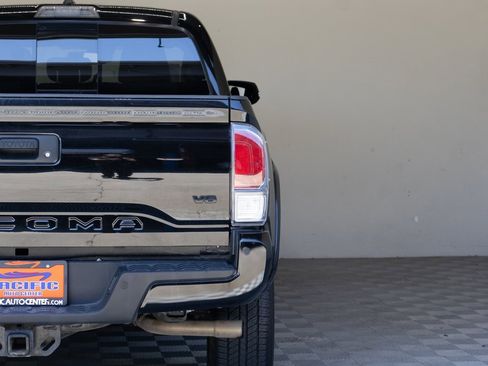 Used 2023 Toyota Tacoma TRD Sport image 12