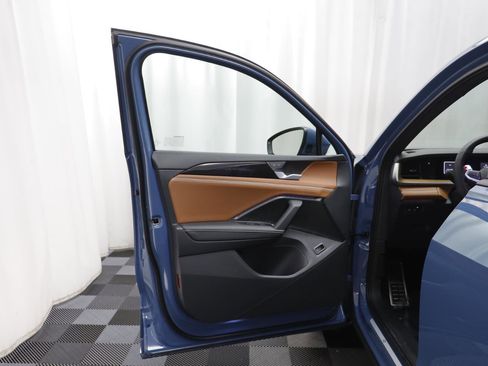 New 2026 Volkswagen Tiguan SEL R-Line image 4