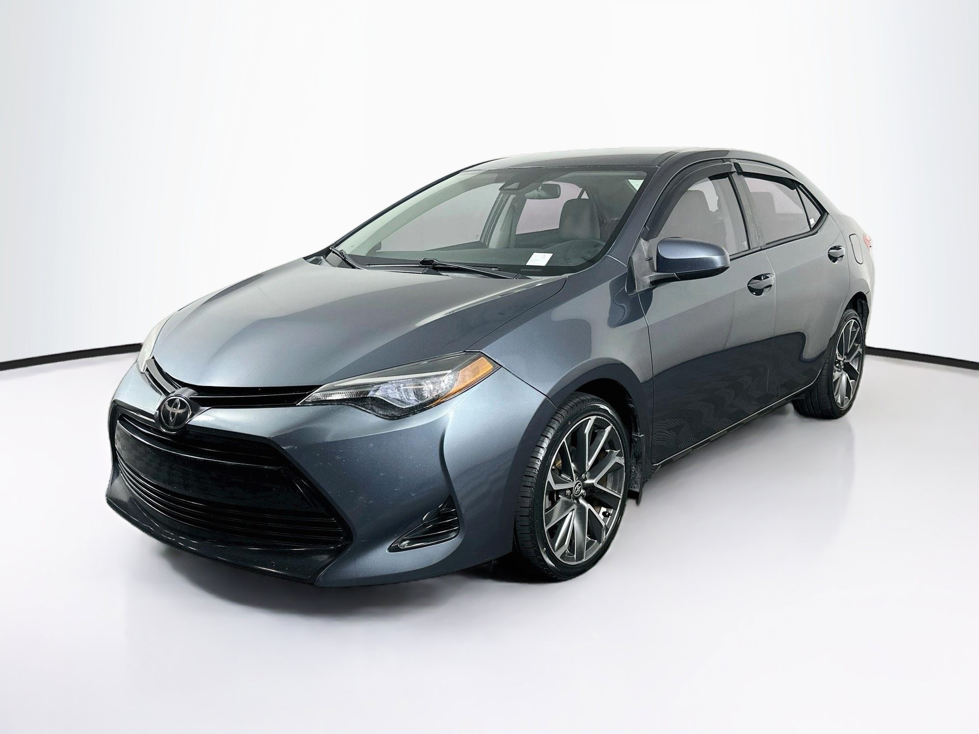 Used 2017 Toyota Corolla LE FWD image 3