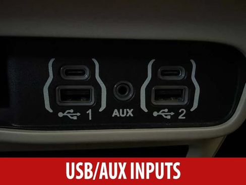 Used 2023 Chrysler Pacifica Touring-L FWD image 17