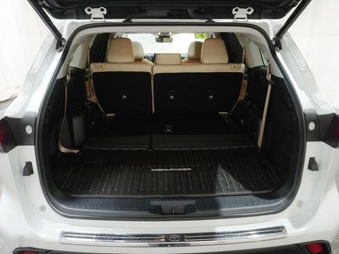 Certified 2023 Toyota Highlander XLE image 5