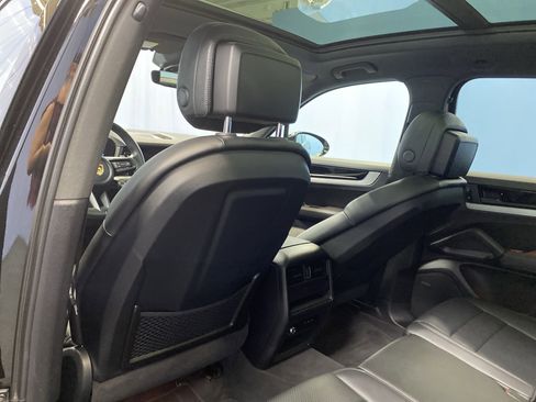 Used 2024 Porsche Cayenne image 30