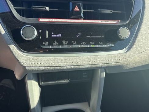 Used 2025 Toyota Corolla Cross L image 13