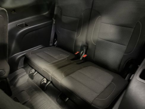 Used 2023 GMC Acadia SLE w/ Driver Convenience Package image 12