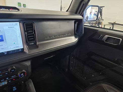 Used 2025 Ford Bronco Badlands w/ Sasquatch Package AWD/4WD image 16