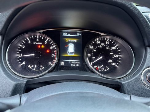 Used 2016 Nissan Rogue SV AWD/4WD image 12