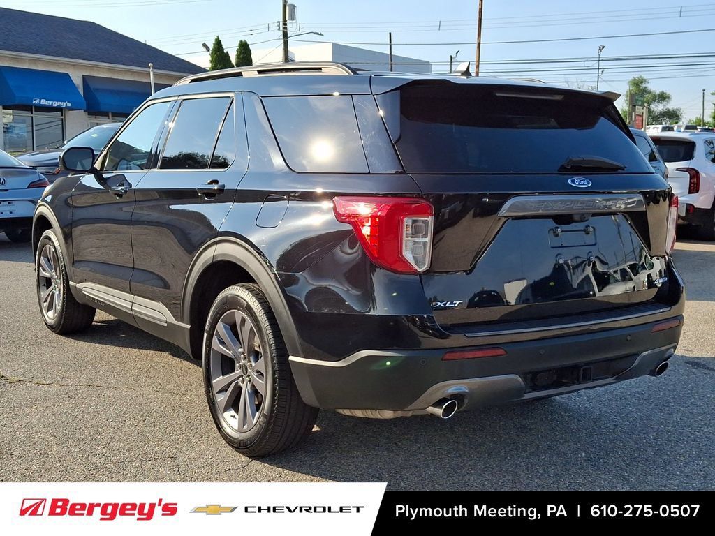 Used 2023 Ford Explorer XLT w/ Equipment Group 202A AWD/4WD image 5