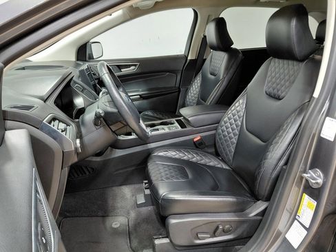 Used 2024 Ford Edge Titanium image 3