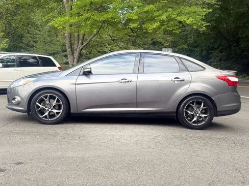 Used 2014 Ford Focus SE w/ Equipment Group 201A FWD image 4