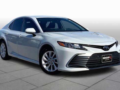 Used 2023 Toyota Camry LE image 2