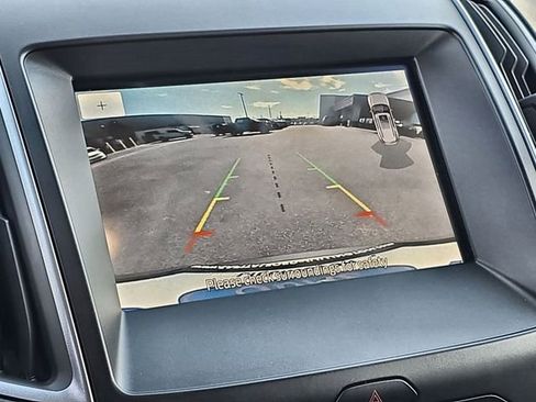 Used 2020 Ford Edge SE image 27