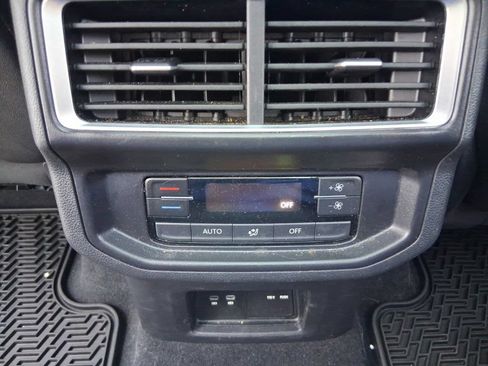 Used 2025 Volkswagen Atlas Peak Edition SE AWD/4WD image 27
