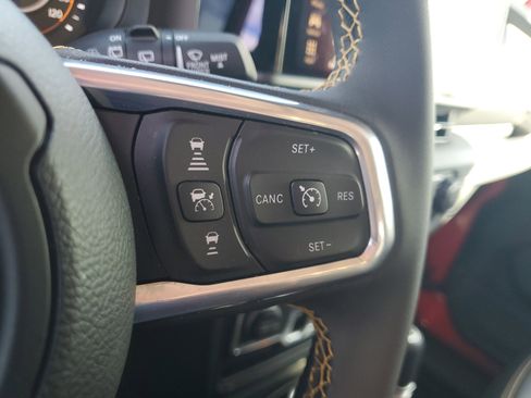 Used 2024 Jeep Wrangler Sahara image 21