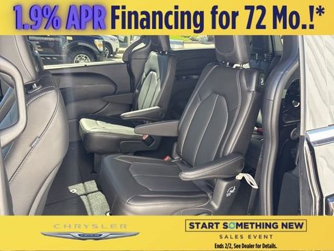 New 2026 Chrysler Pacifica Select image 23