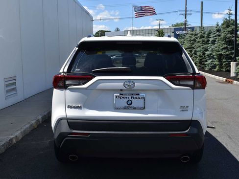Used 2021 Toyota RAV4 XLE AWD/4WD image 4