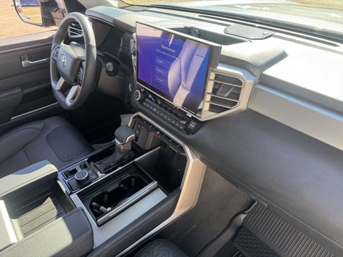 Used 2023 Toyota Sequoia Limited image 21