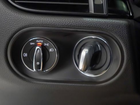 Used 2025 Porsche Macan image 25