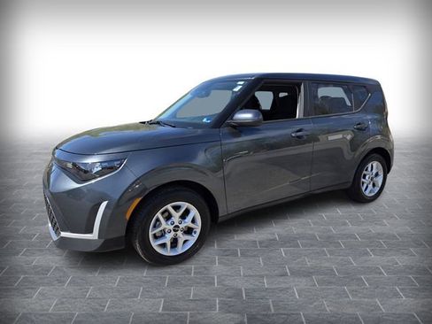 Used 2025 Kia Soul LX w/ LX Technology Package FWD image 3