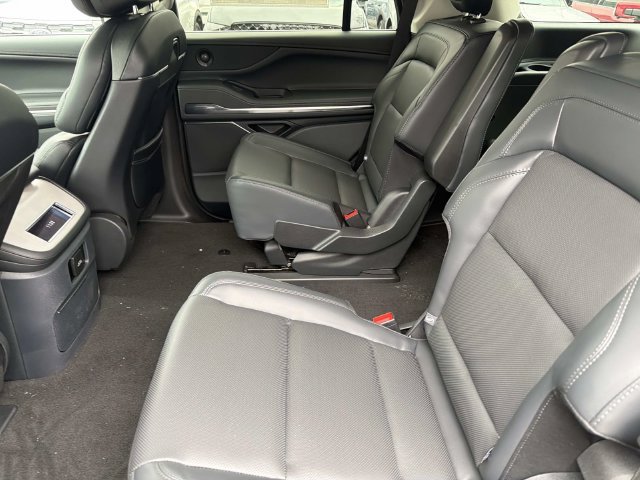New 2026 Lincoln Navigator Premiere AWD/4WD image 17