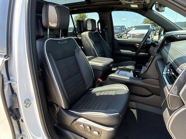 Used 2025 GMC Yukon AT4 Ultimate AWD/4WD image 32
