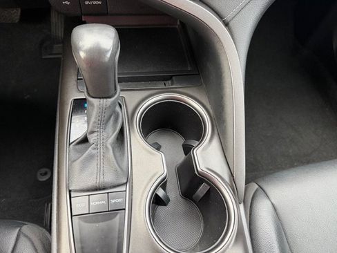 Used 2024 Toyota Camry SE image 18