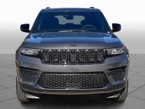 New 2025 Jeep Grand Cherokee Laredo image 3