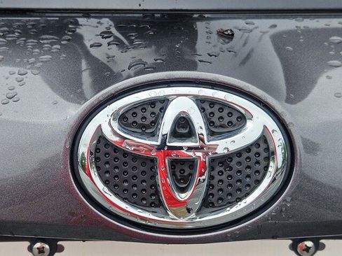 Used 2017 Toyota RAV4 LE FWD image 31