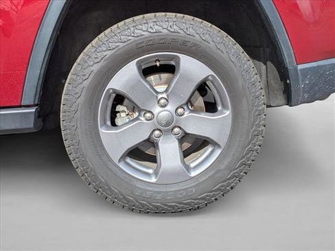 Used 2013 Jeep Grand Cherokee Trailhawk image 6