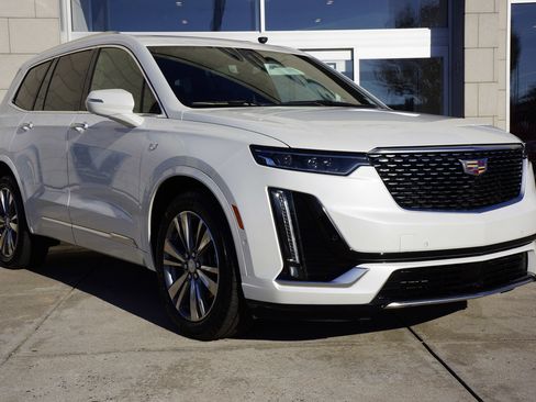 Used 2024 Cadillac XT6 Premium Luxury w/ Technology Package image 2