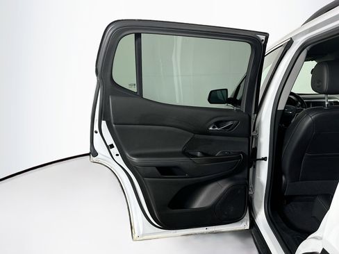 Used 2023 GMC Acadia SLT image 27