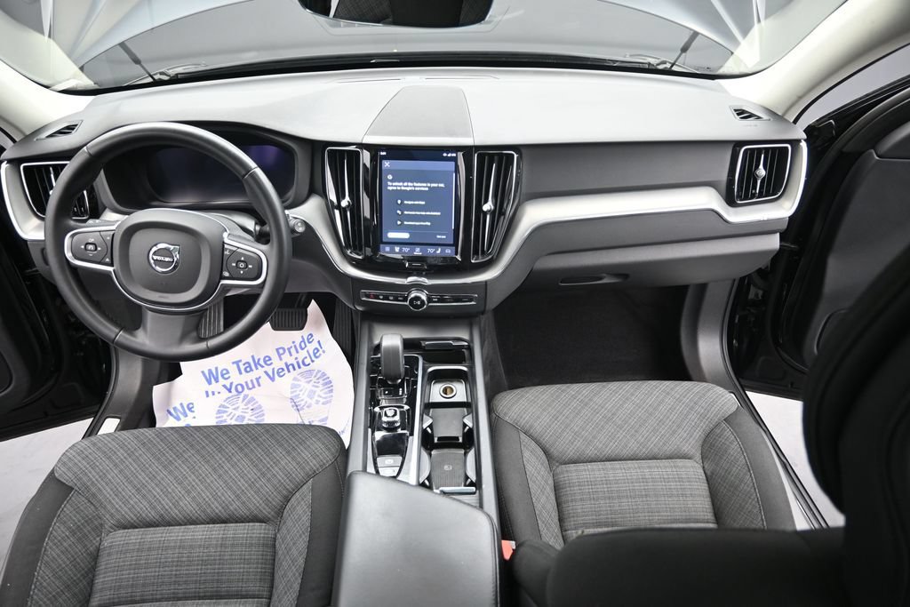 Used 2023 Volvo XC60 B5 Core w/ Climate Package FWD image 21
