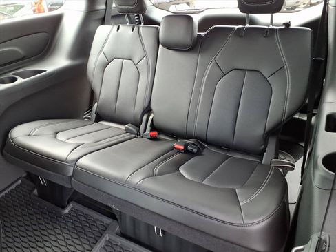 New 2027 Chrysler Pacifica LX FWD image 14