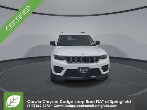 Used 2023 Jeep Grand Cherokee Laredo AWD/4WD image 5