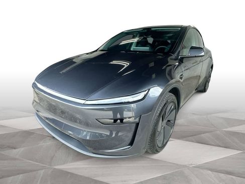 Used 2026 Tesla Model Y AWD image 4
