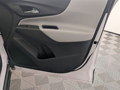Used 2022 Chevrolet Equinox LT image 35